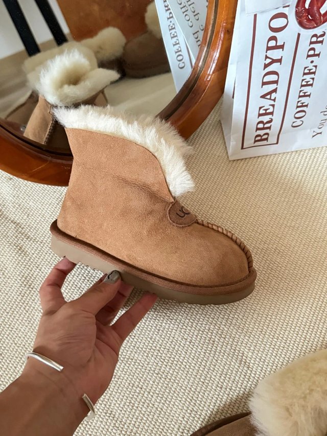 UGG Children's snow boots: seller detail photo 9