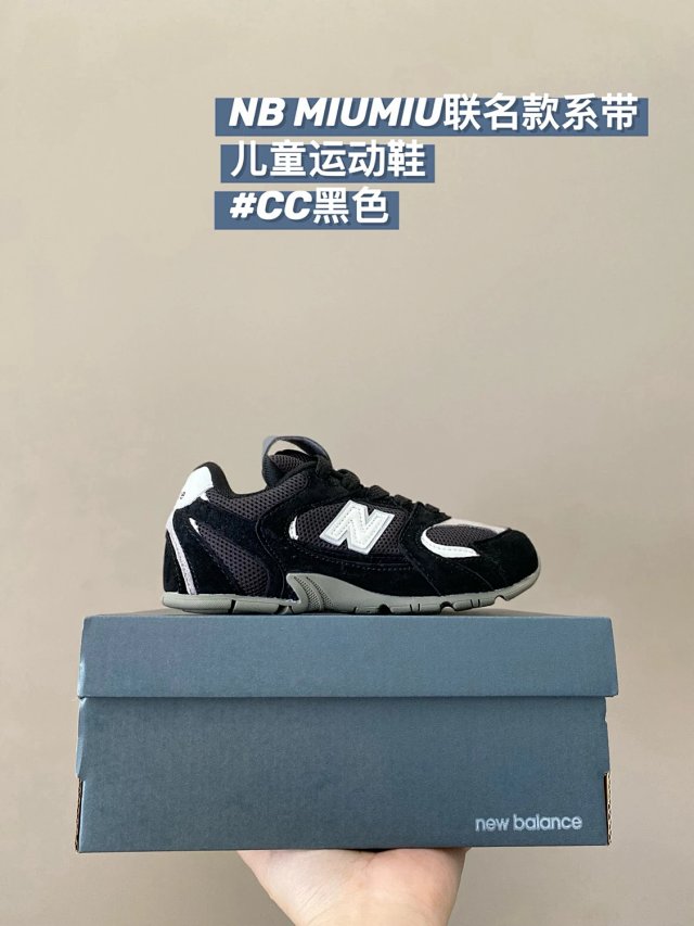 New Balance MIU MIU children's Shoes: seller detail photo 4