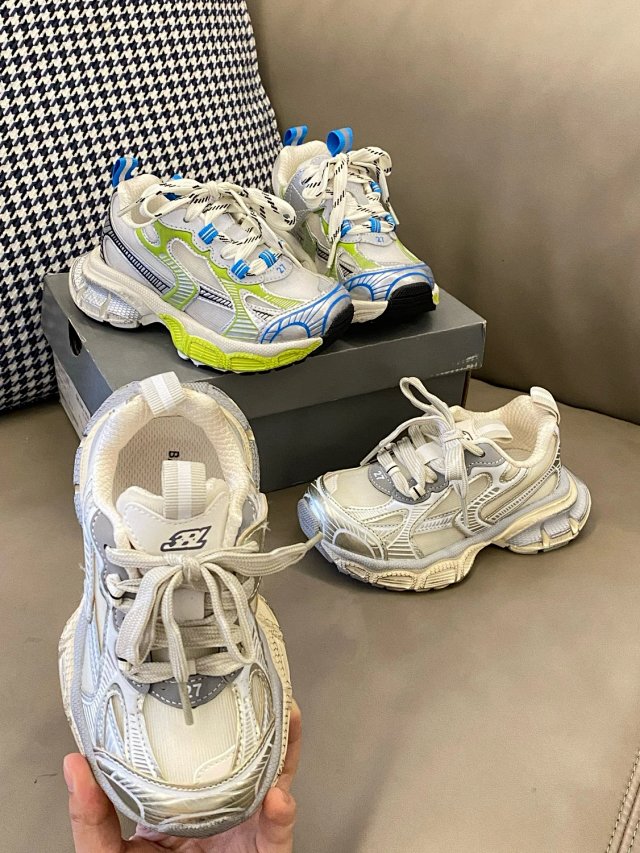 Balenciaga children's shoes: seller detail photo 5