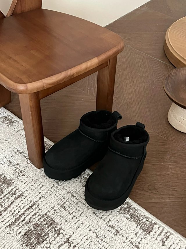 UGG Children's snow boots: seller detail photo 3