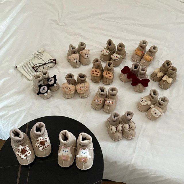 UGG Children's snow boots: seller detail photo 2