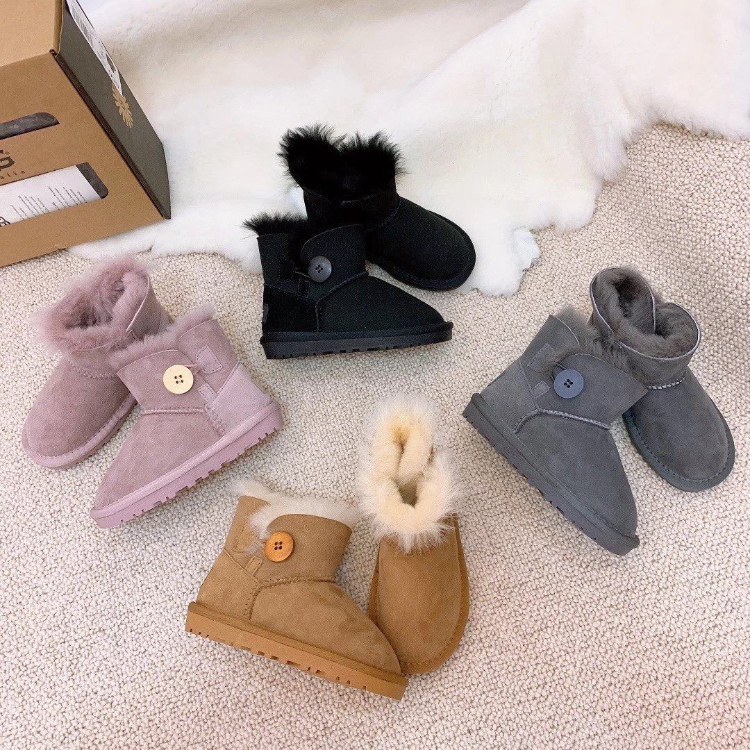 Kid UGG Button Detai