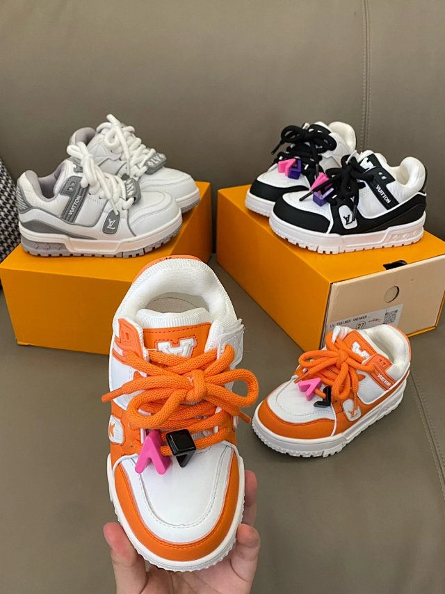 LV Louis Vuitton Children's Shoes: seller detail photo 6