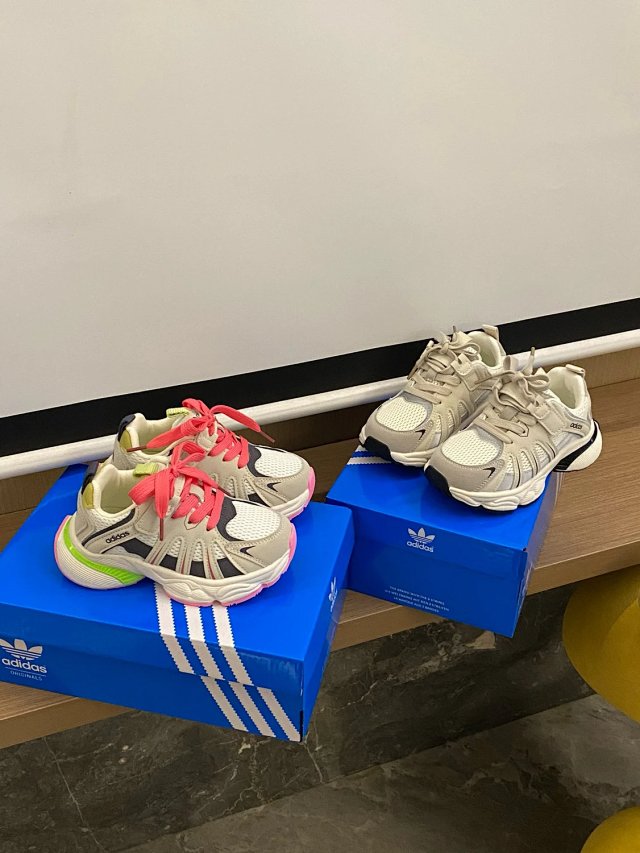 Adidas Children's Shoes: seller detail photo 4