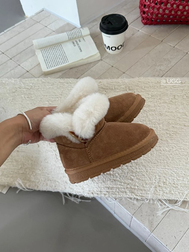 UGG Children's snow boots: seller detail photo 6