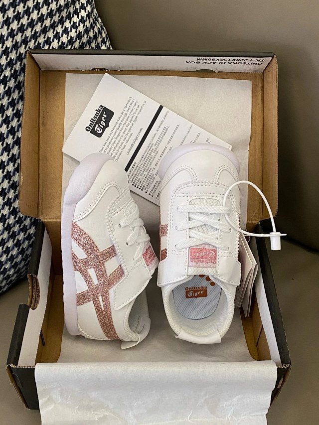 Asics Children's Shoes: seller detail photo 5