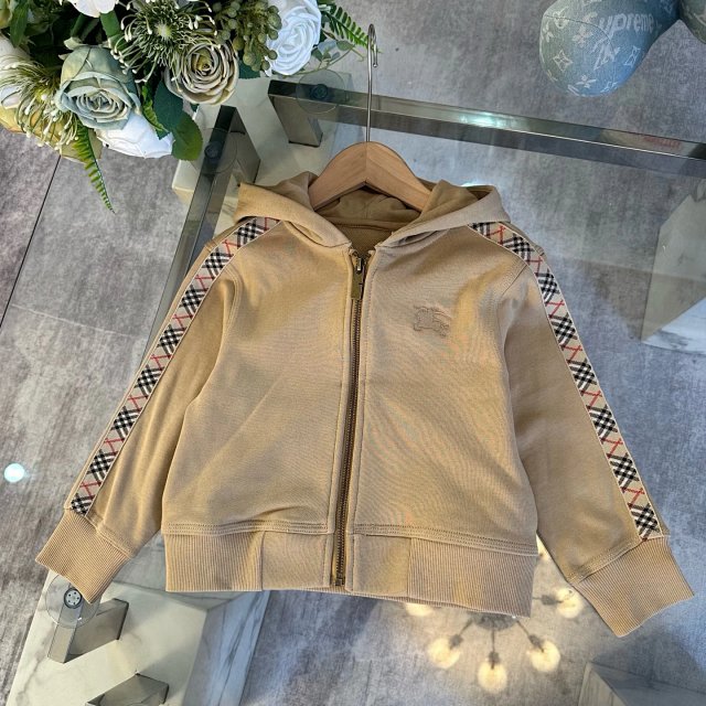 Burberry children's Set: seller detail photo 3