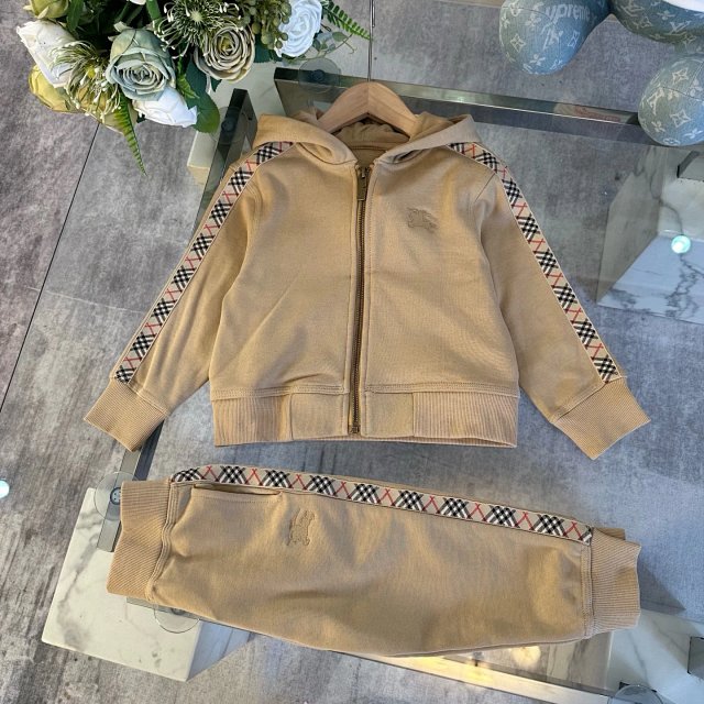 Burberry children's Set: seller detail photo 9