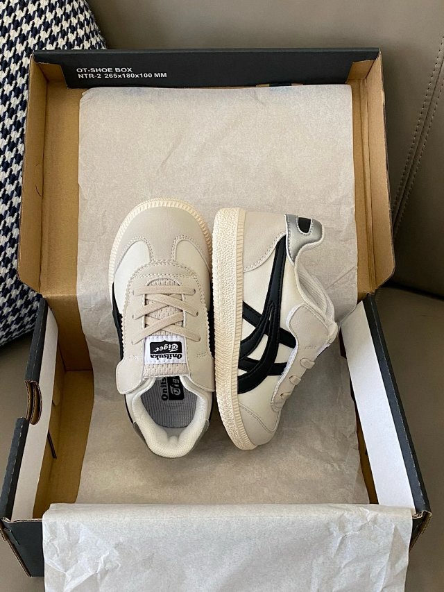 Asics Children's Shoes: seller detail photo 7