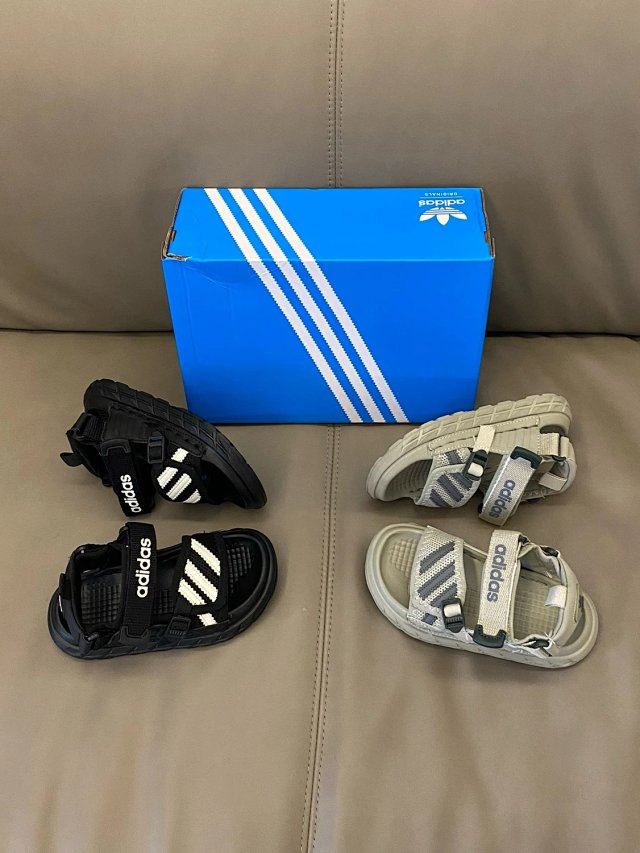 Adidas Children's Slippers Shoes: seller detail photo 4