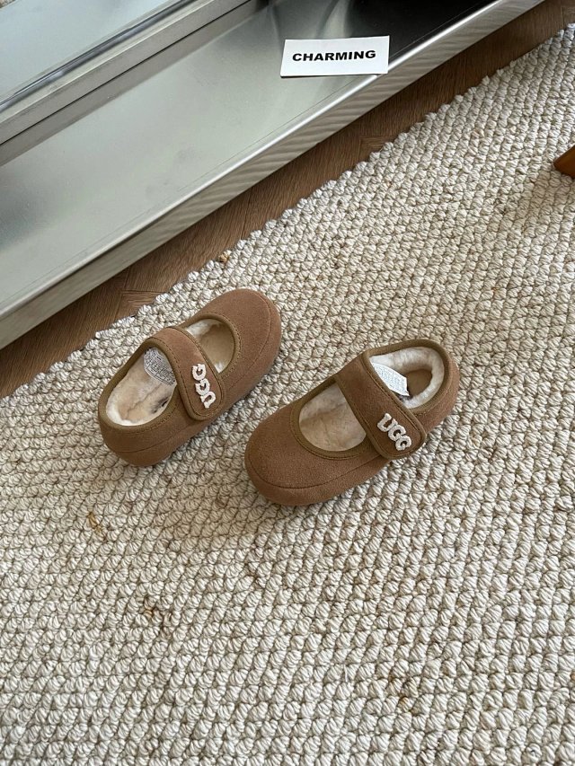 UGG Children's Slippers Shoes: seller detail photo 8
