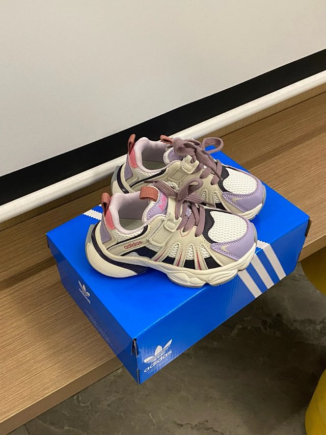 Adidas Children's Shoes: seller detail photo 3