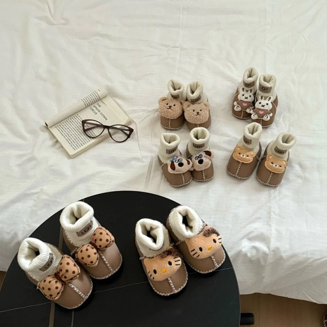 UGG Children's snow boots: seller detail photo 4
