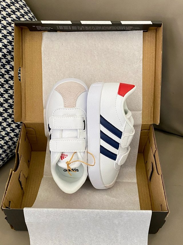 Adidas Children's Shoes: seller detail photo 4