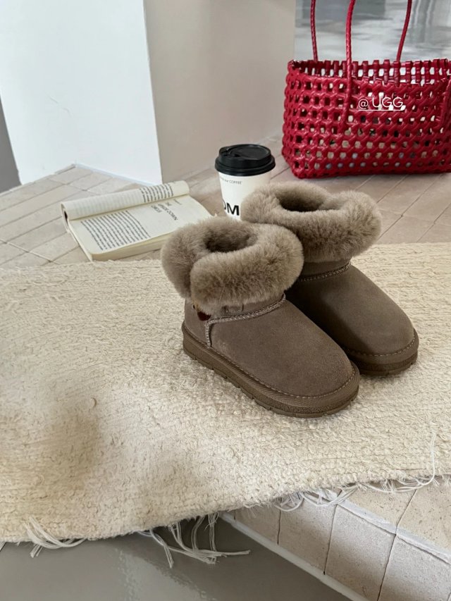 UGG Children's snow boots: seller detail photo 13