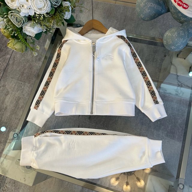 Burberry children's Set: seller detail photo 12