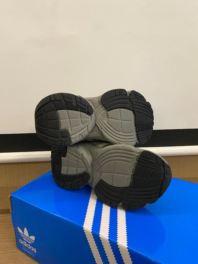 Adidas Children's Shoes: seller detail photo 7