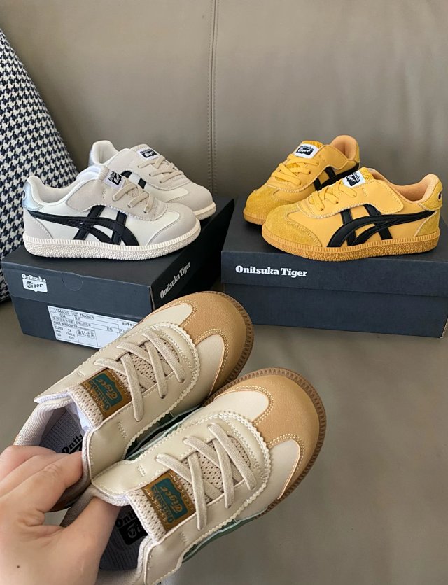 Asics Children's Shoes: seller detail photo 10