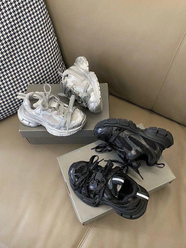 Balenciaga children's shoes: seller detail photo 9
