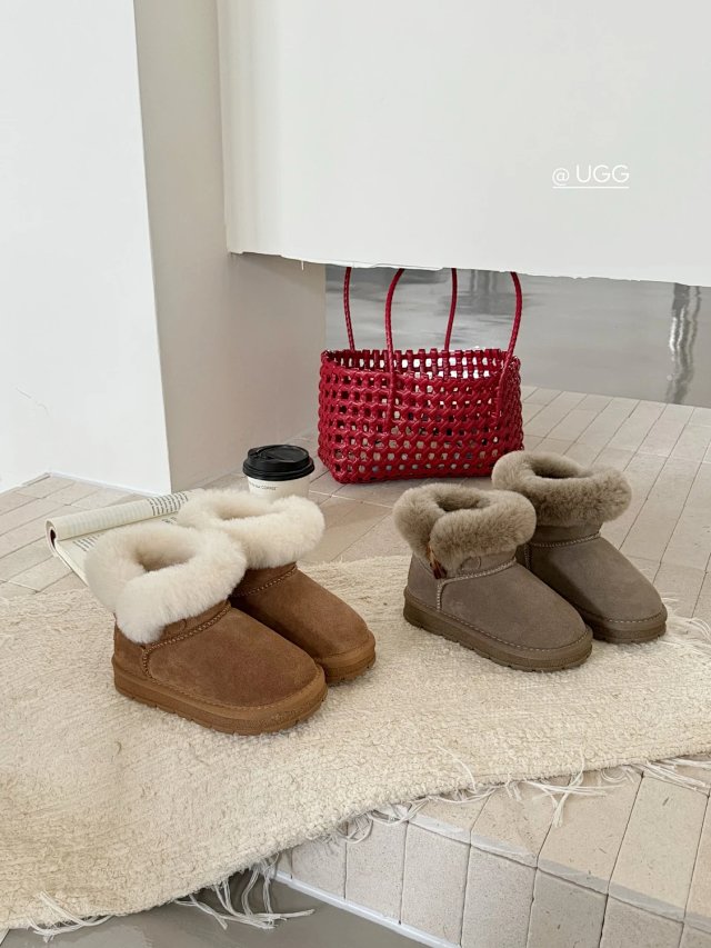 UGG Children's snow boots: seller detail photo 1