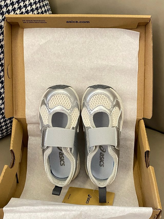 Asics Children's Shoes: seller detail photo 8
