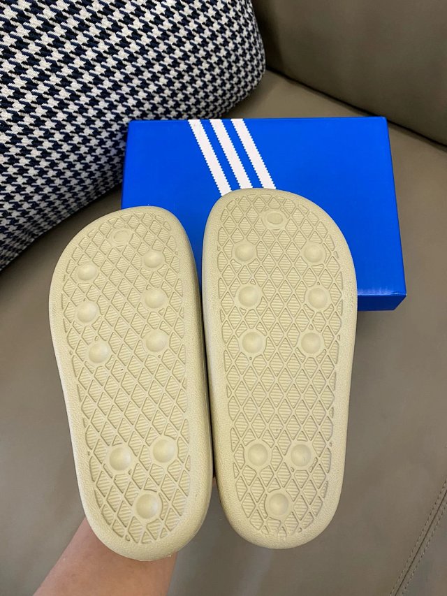 Adidas Children's Slippers Shoes: seller detail photo 11