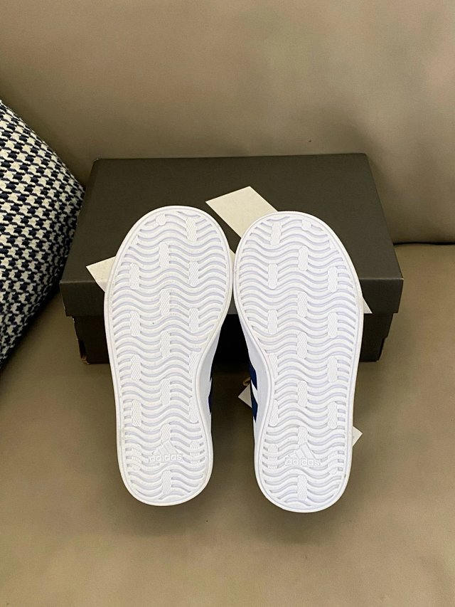 Adidas Children's Shoes: seller detail photo 11
