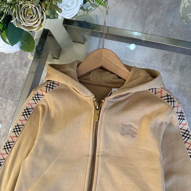 Burberry children's Set: seller detail photo 4