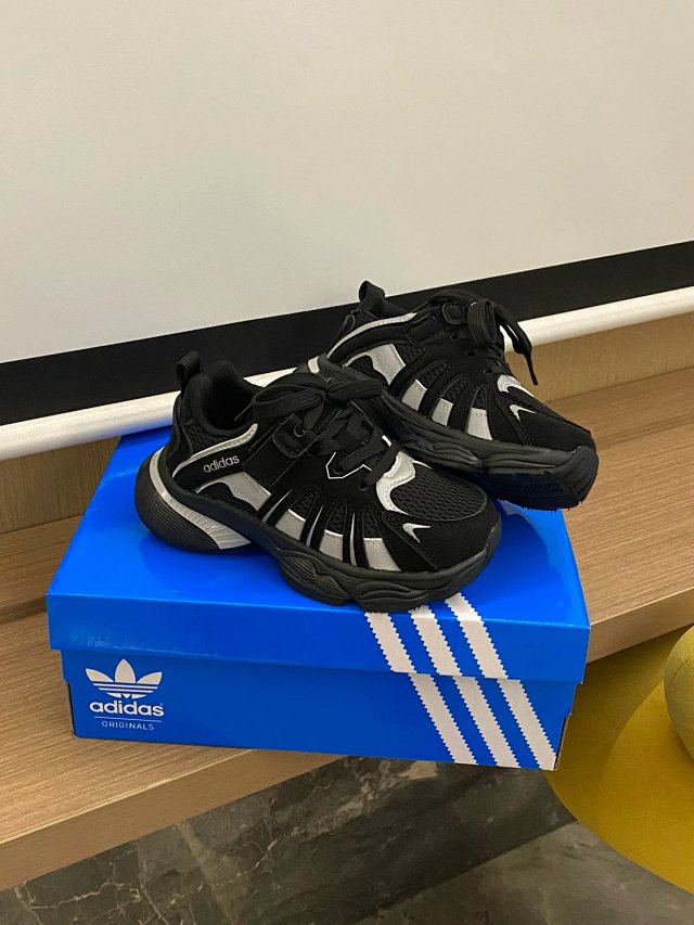 Adidas Children's Shoes: seller detail photo 5