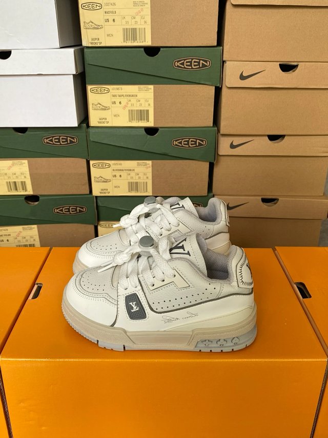LV Louis Vuitton Children's Shoes: seller detail photo 14