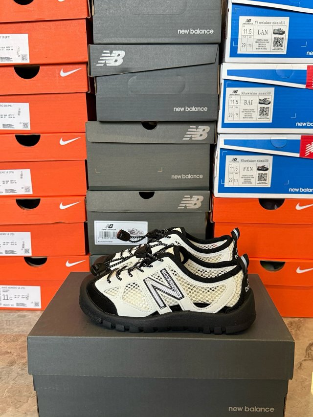 New Balance MIU MIU children's Shoes: seller detail photo 14