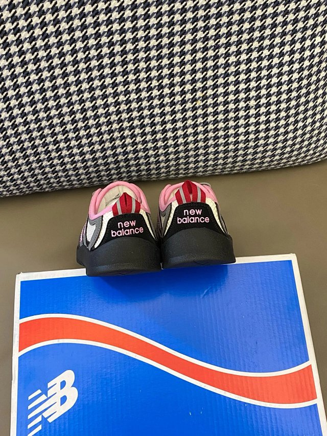 New Balance MIU MIU children's Shoes: seller detail photo 11