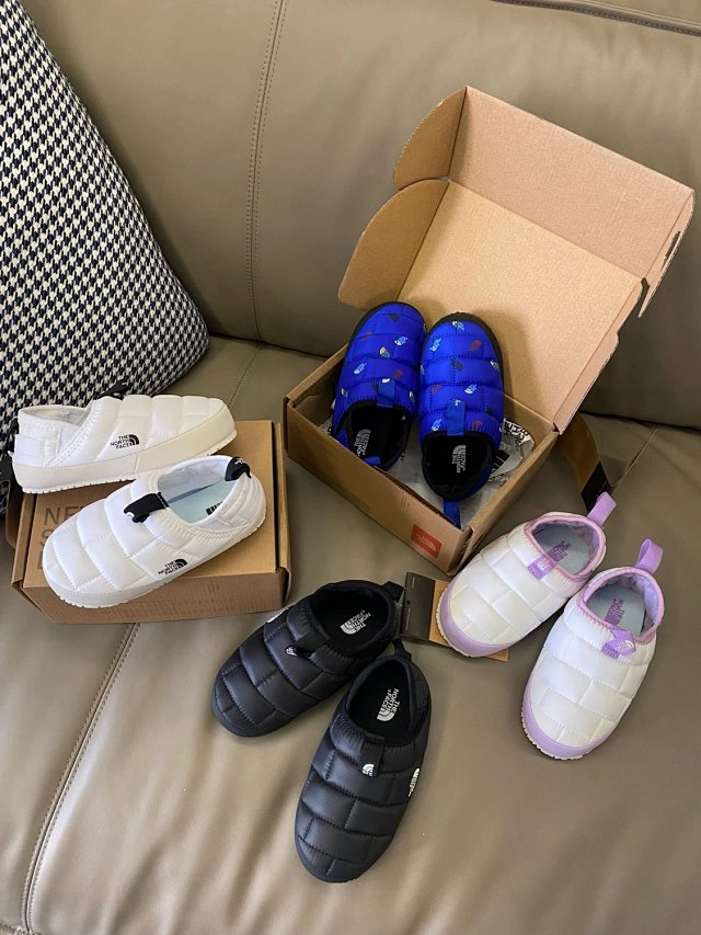 The North face children's shoes: seller detail photo 2
