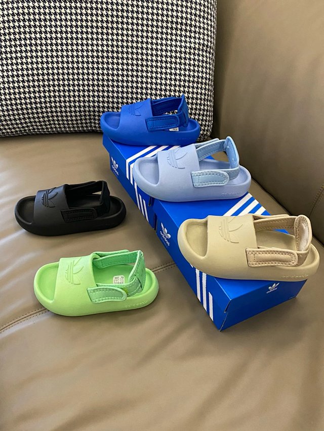 Adidas Children's Slippers Shoes: seller detail photo 8