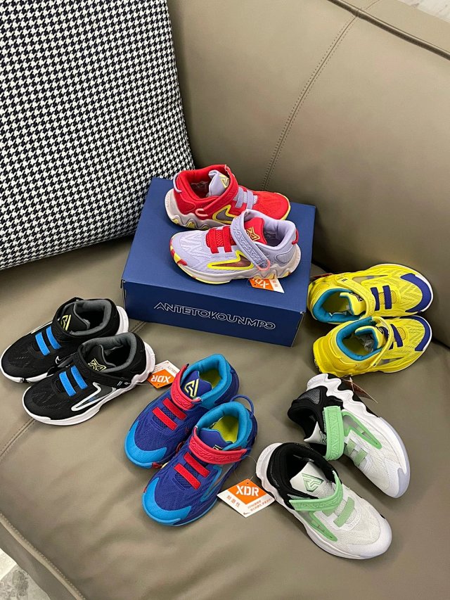 Nike children's slippers Shoes: seller detail photo 2