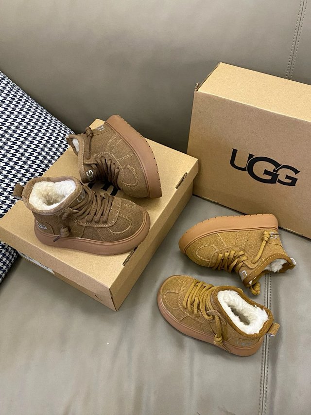 UGG Children's snow boots: seller detail photo 2