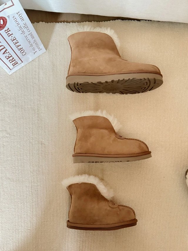 UGG Children's snow boots: seller detail photo 3
