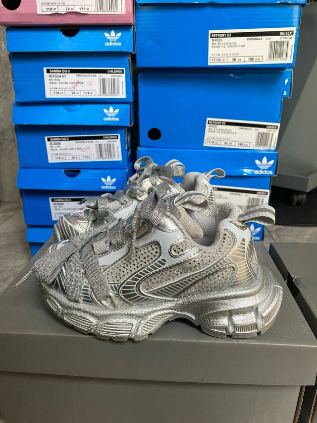Balenciaga children's shoes: seller detail photo 13