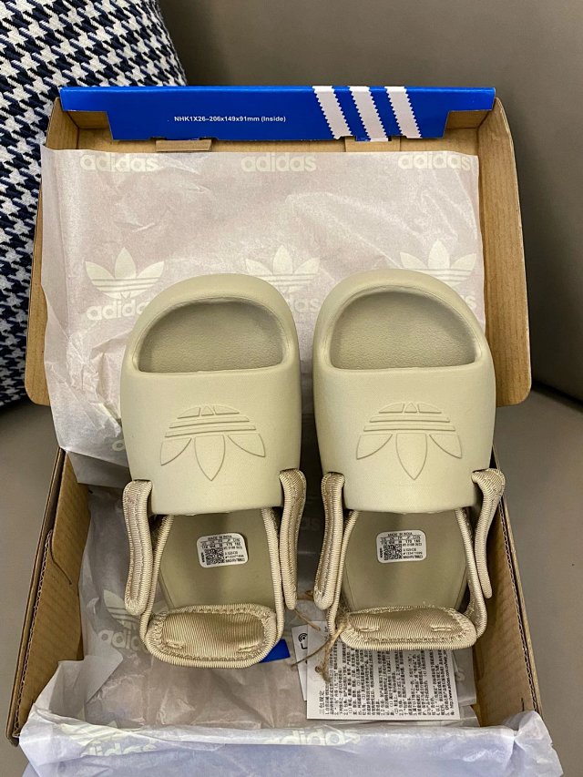 Adidas Children's Slippers Shoes: seller detail photo 3
