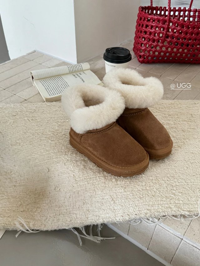 UGG Children's snow boots: seller detail photo 5