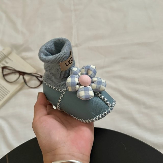UGG Children's snow boots: seller detail photo 12