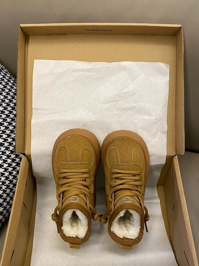 UGG Children's snow boots: seller detail photo 3
