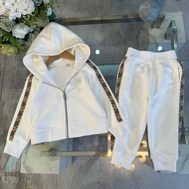Burberry children's Set: seller detail photo 11