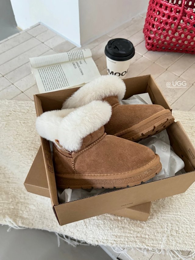 UGG Children's snow boots: seller detail photo 8
