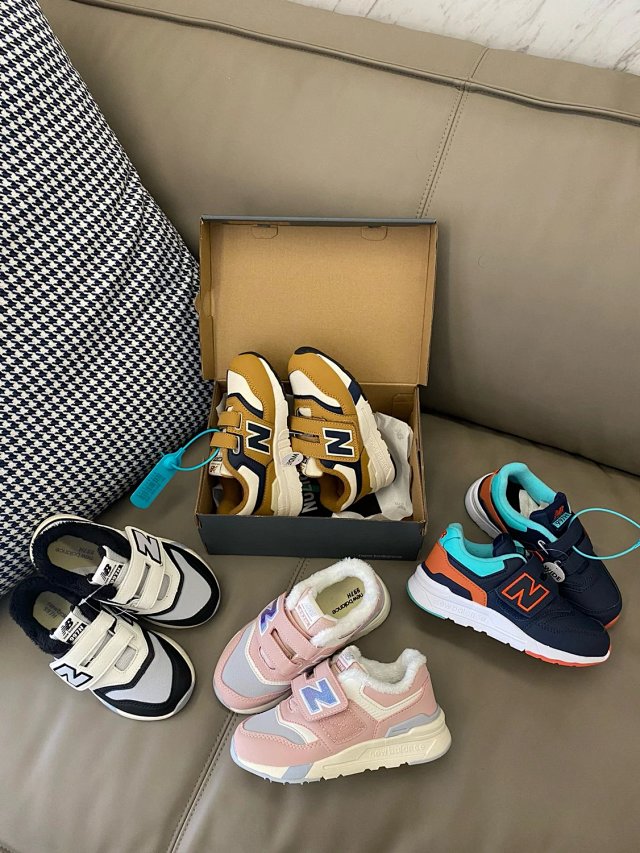 New Balance 997 children's Slippers Shoes: seller detail photo 3