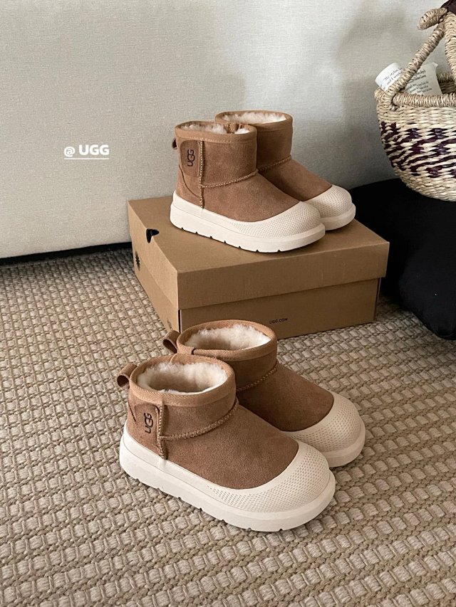 UGG Children's snow boots: seller detail photo 1