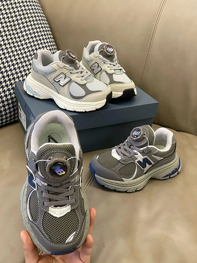 New Balance 2002 children's Shoes: seller detail photo 2