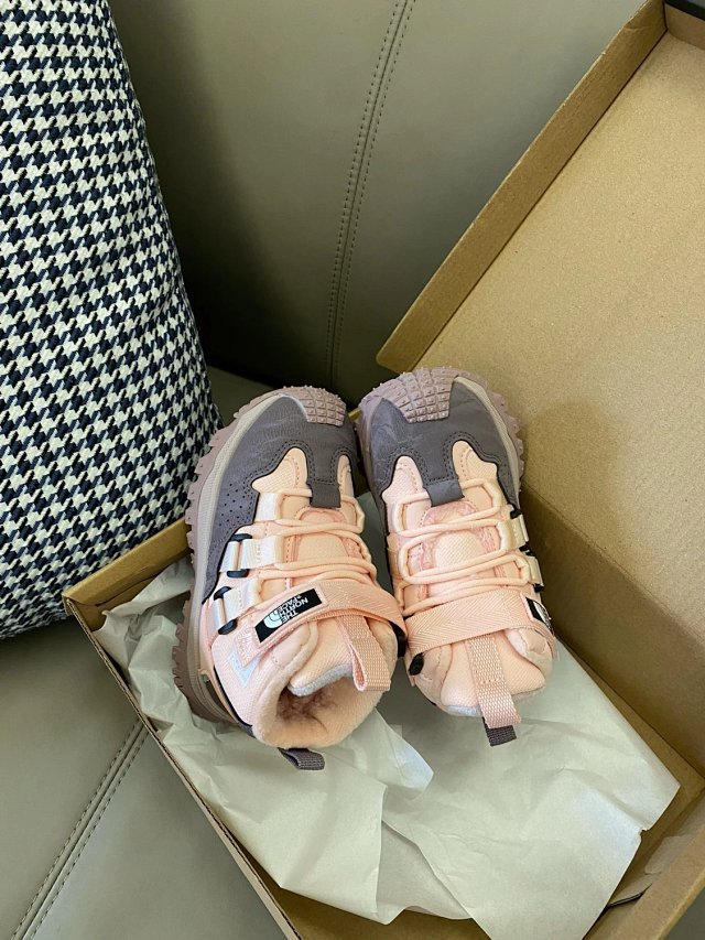 The North face children's shoes: seller detail photo 6