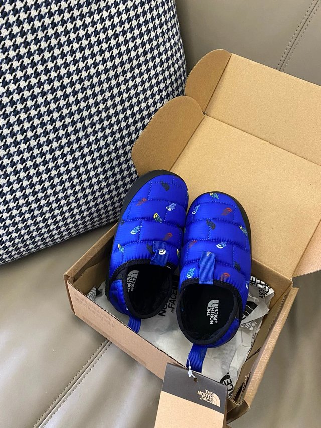The North face children's shoes: seller detail photo 6
