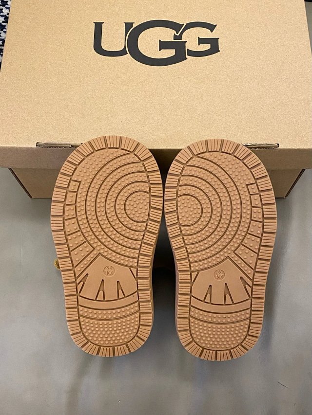 UGG Children's snow boots: seller detail photo 10